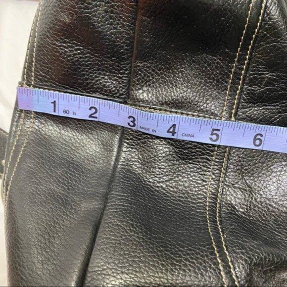 Danier Genuine Leather Bag in Black - Picture 5 of 8